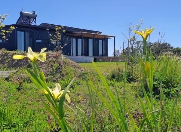 Eco casa en barrio cerrado con laguna y muelle